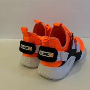 NIKE AIR MAX Huarache City Low